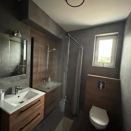 ゲストハウス Toma ミエンジズドロイェ